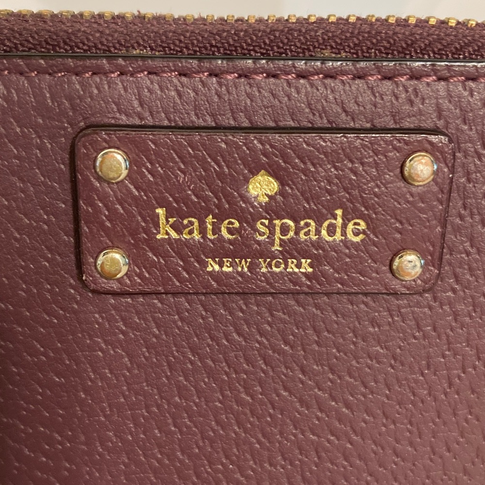 Kate Spade top zip maroon wallet
EXCELLENT CONDITION I have matching crossbody - Picture 2 of 7